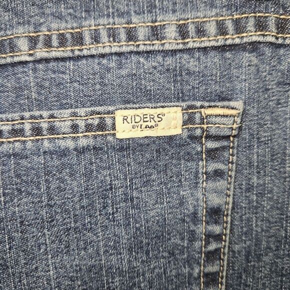 RIDERS BY LEE Women's Plus Mid Rise Instant Slimming Med Wash Jean Shorts 18W - Picture 8 of 13